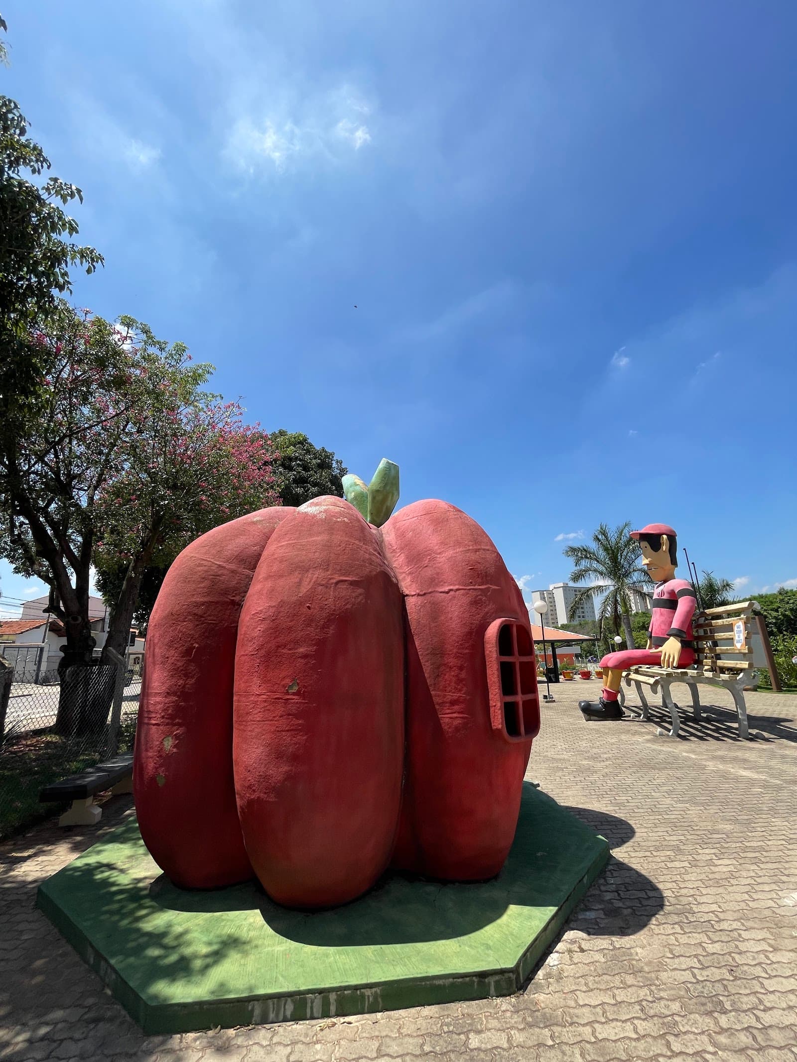 Praça dos Exageros - foto 10