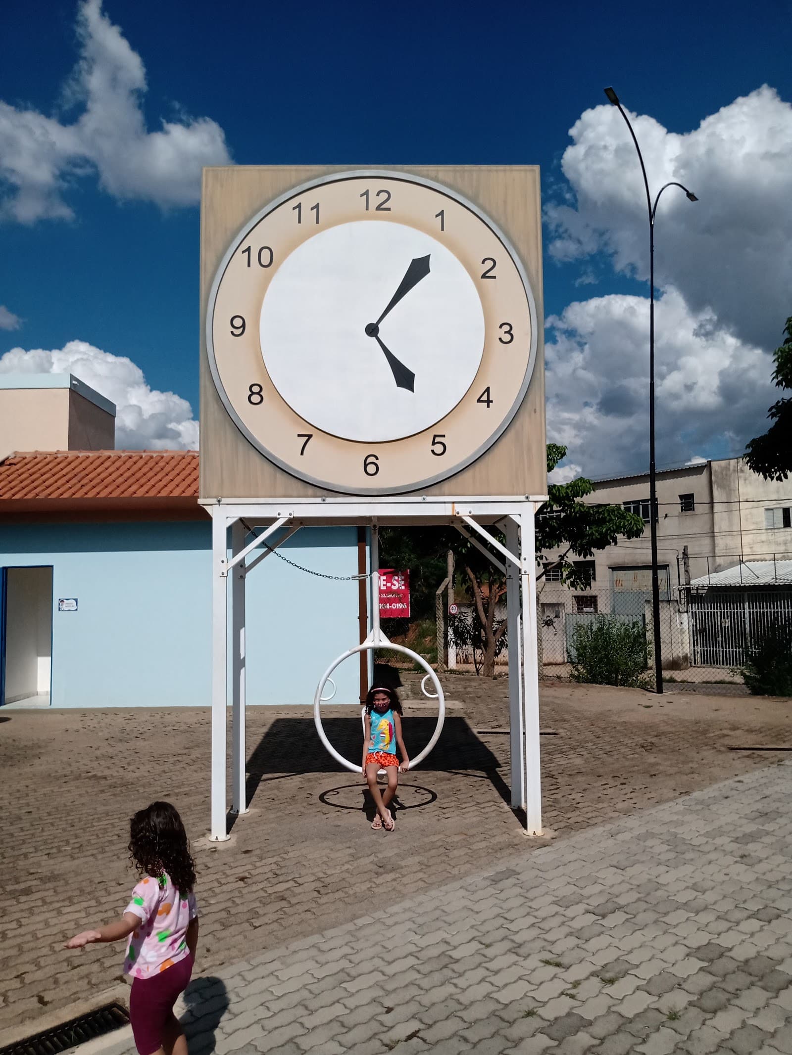 Praça dos Exageros - foto 5