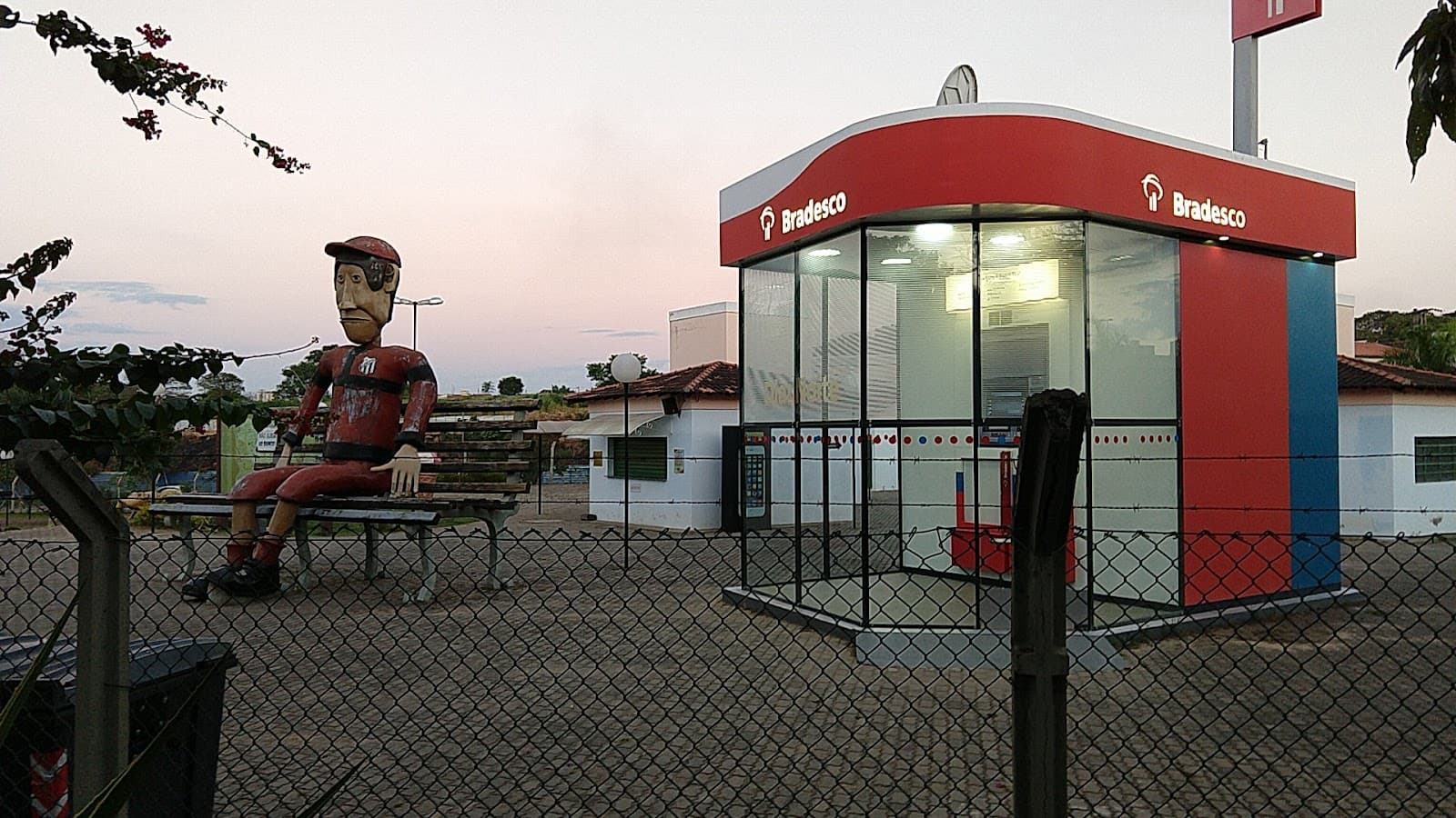 Praça dos Exageros - foto 6