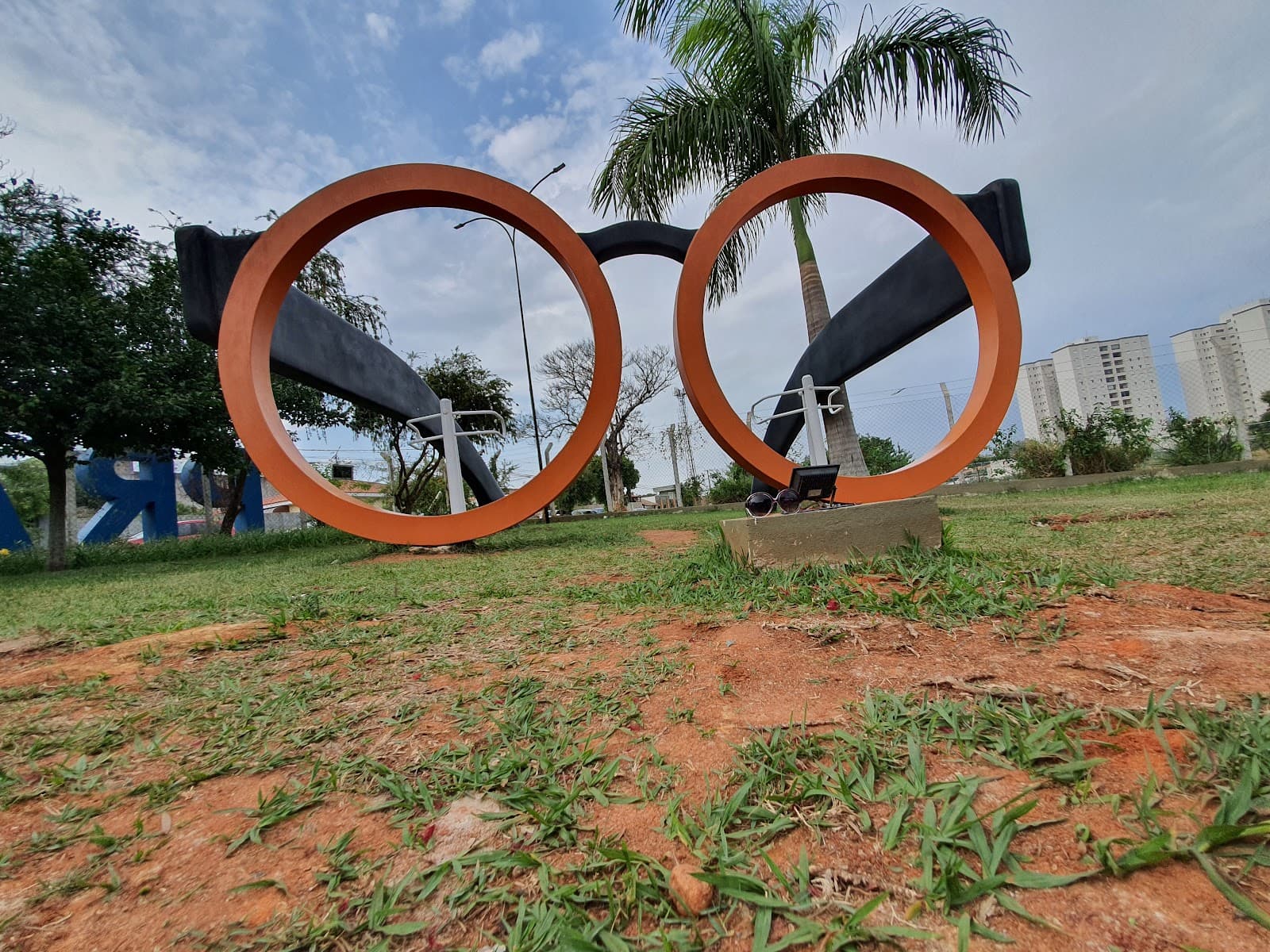 Praça dos Exageros - foto 7