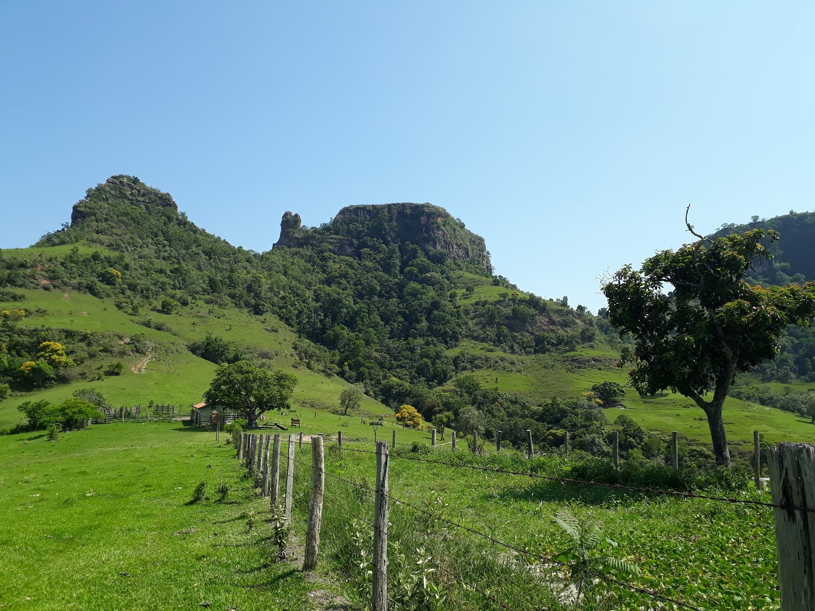 Três Pedras - foto 2